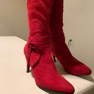 8.5 red heeled boots